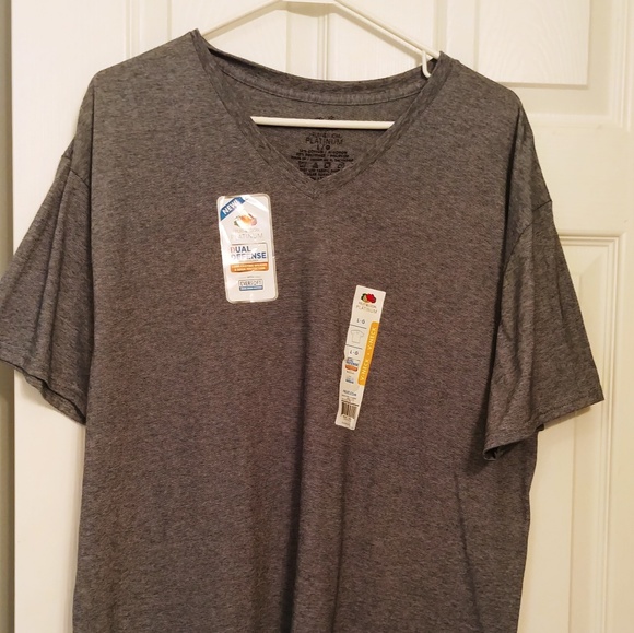 Men's NWT Large Fruit of the Loom Tee - Picture 1 of 3